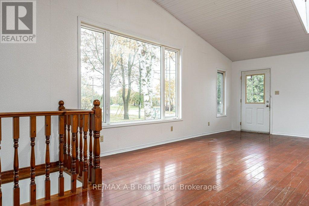 77 Pleasant Drive, Stratford, Ontario  N5A 4X2 - Photo 9 - X12525084