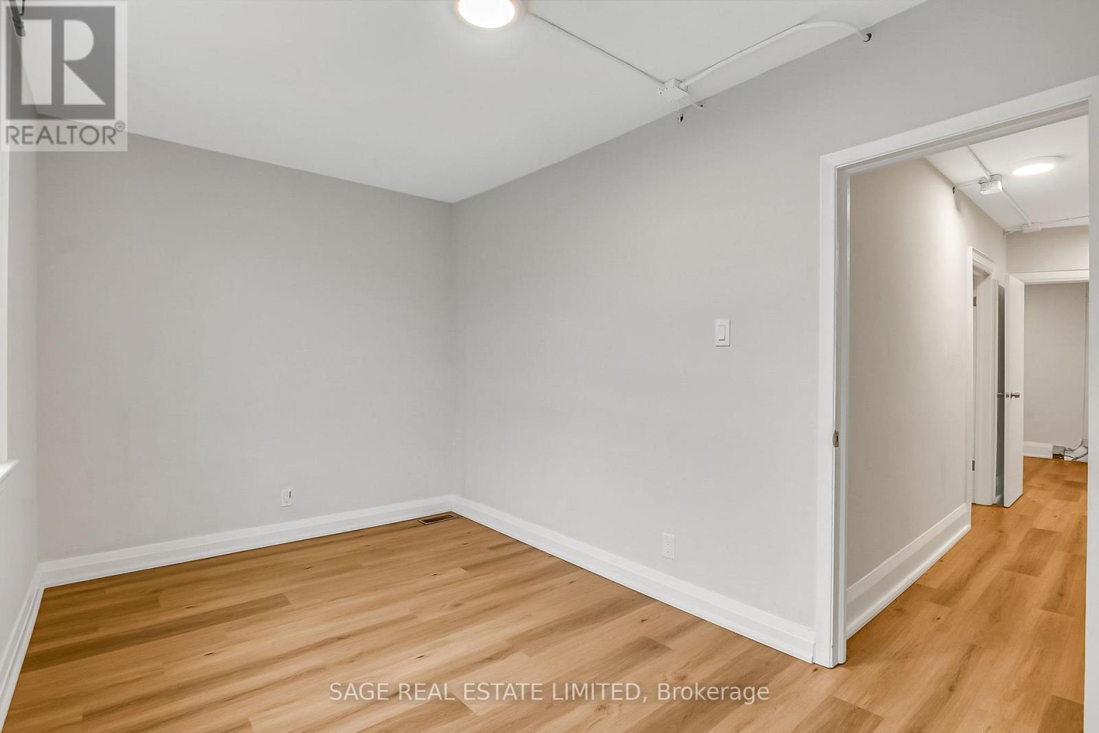 Upper - 633 St Clair Avenue W, Toronto, Ontario  M6G 2Y2 - Photo 16 - C12400906