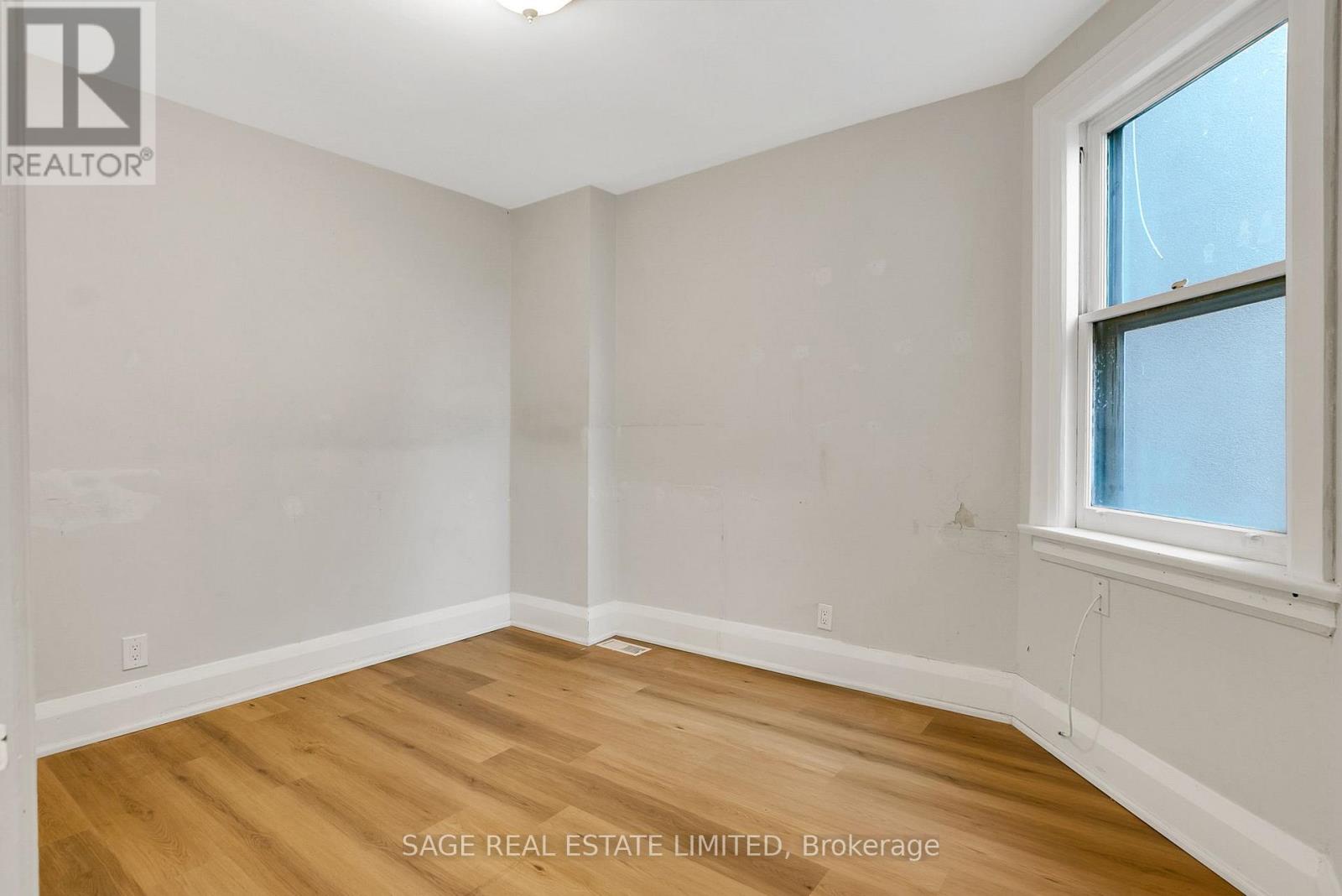 Upper - 633 St Clair Avenue W, Toronto, Ontario  M6G 2Y2 - Photo 18 - C12400906