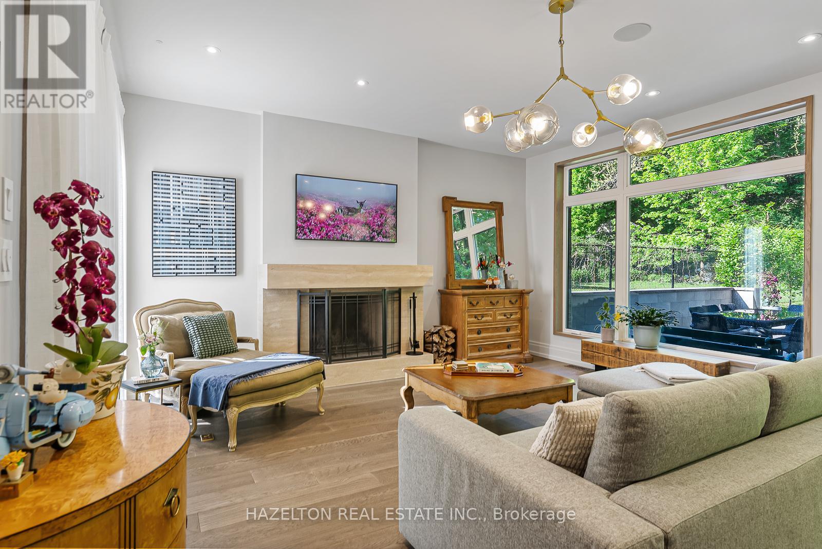 35 Worthington Crescent, Toronto, Ontario M6S 3P5 - Photo 3 - W12428121