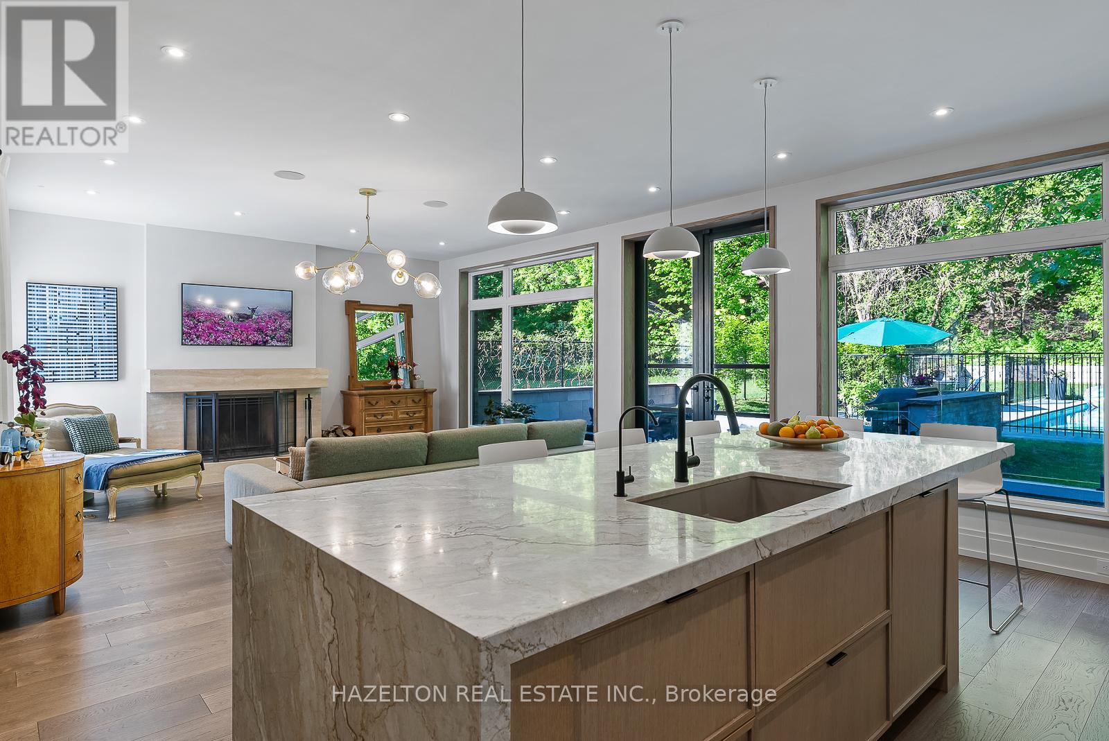 35 Worthington Crescent, Toronto, Ontario M6S 3P5 - Photo 7 - W12428121