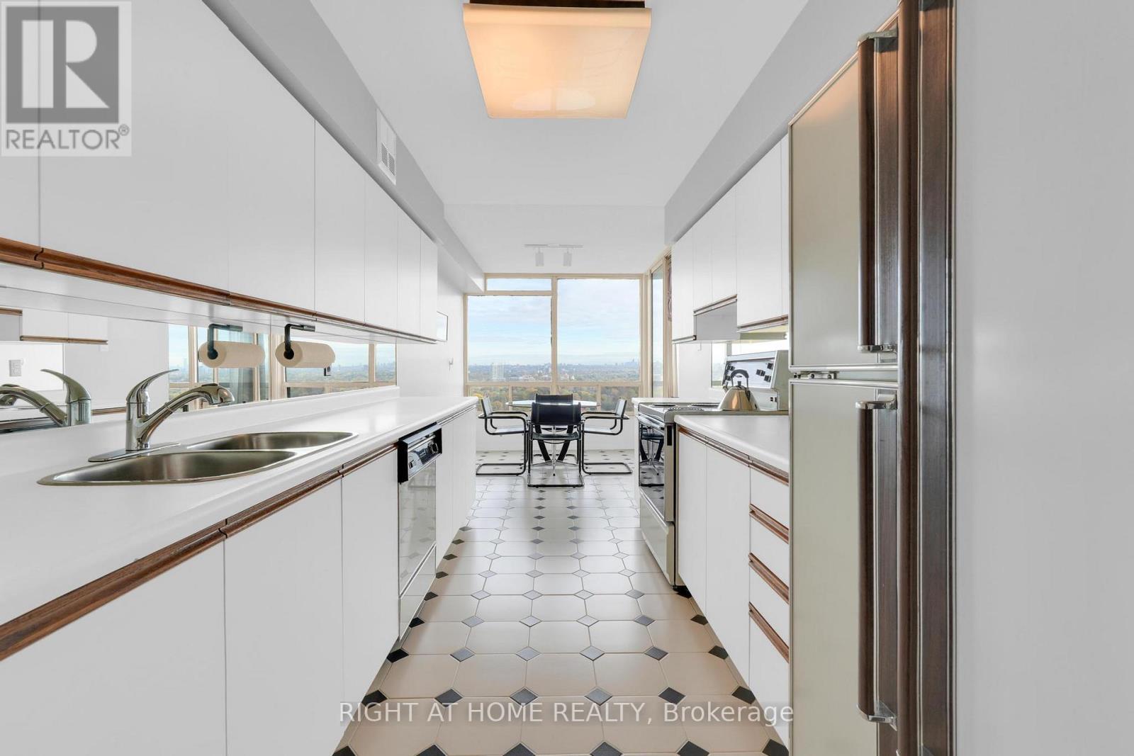 2503 - 1300 Islington Avenue, Toronto, Ontario  M9A 5C4 - Photo 16 - W12525076