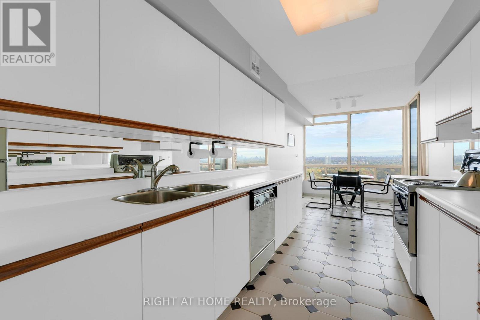 2503 - 1300 Islington Avenue, Toronto, Ontario  M9A 5C4 - Photo 17 - W12525076