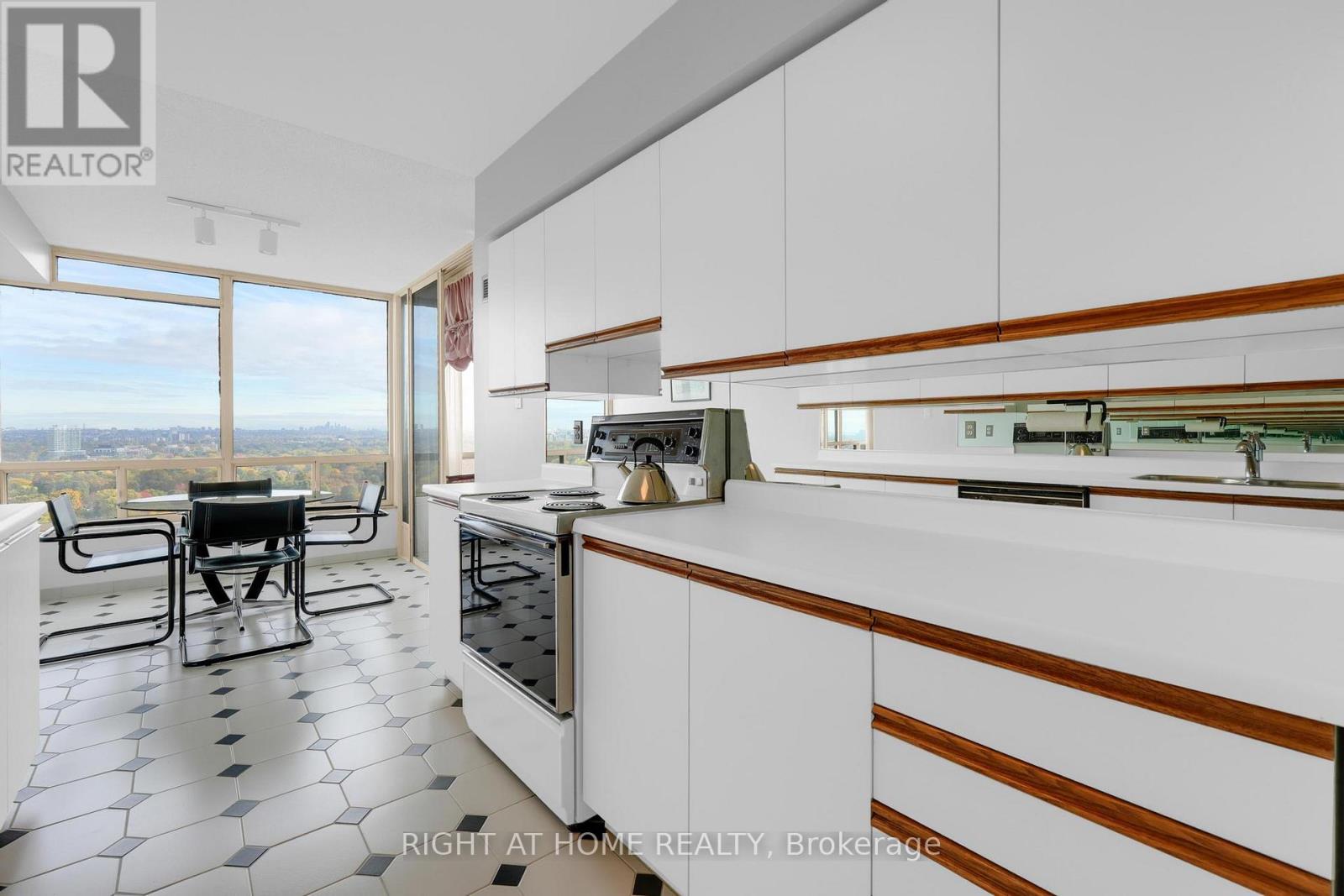 2503 - 1300 Islington Avenue, Toronto, Ontario  M9A 5C4 - Photo 18 - W12525076