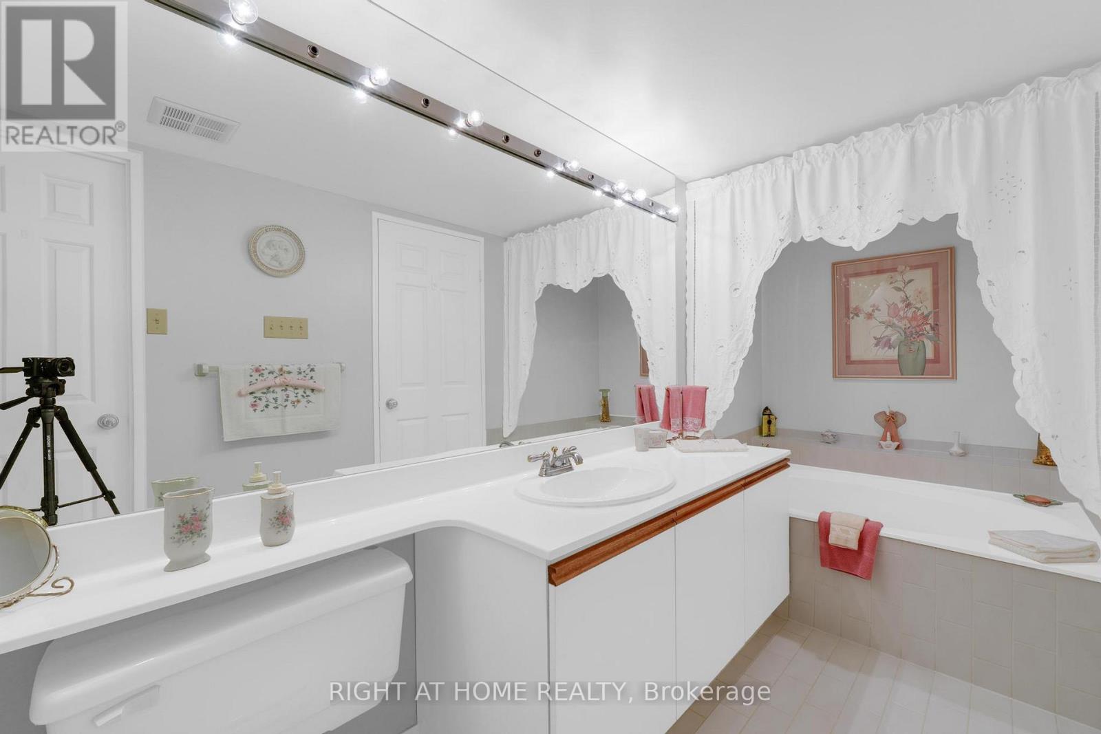 2503 - 1300 Islington Avenue, Toronto, Ontario  M9A 5C4 - Photo 30 - W12525076