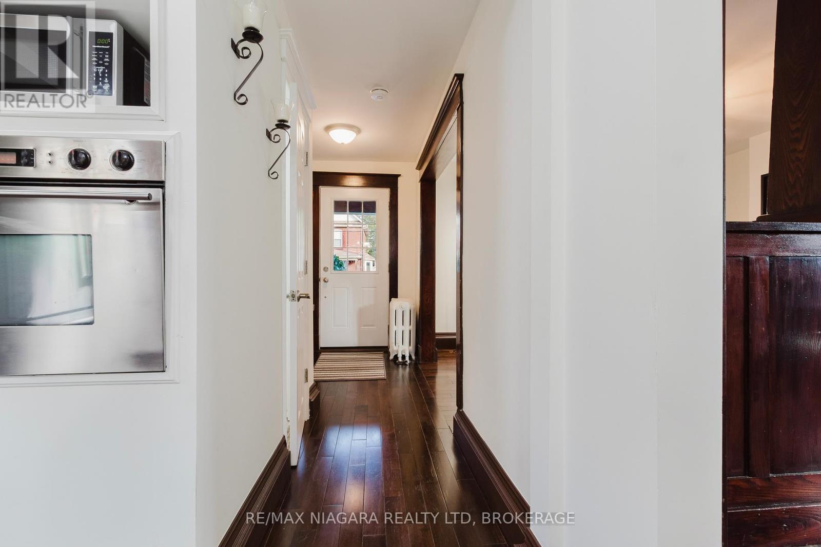 4765 Second Avenue, Niagara Falls, Ontario L2E 4H7 - Photo 10 - X12525104