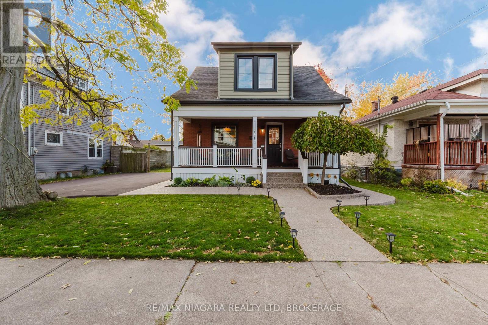 4765 Second Avenue, Niagara Falls, Ontario L2E 4H7 - Photo 2 - X12525104