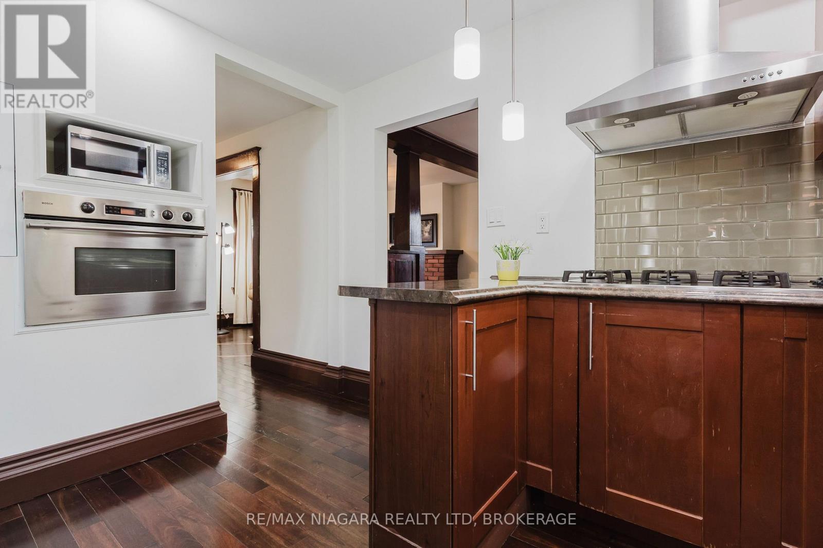 4765 Second Avenue, Niagara Falls, Ontario L2E 4H7 - Photo 9 - X12525104