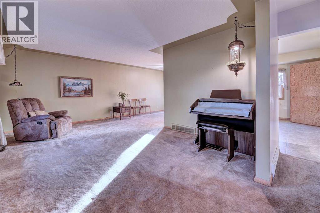 71 Rosery Drive Nw, Calgary, Alberta  T2K 1L4 - Photo 5 - A2263718