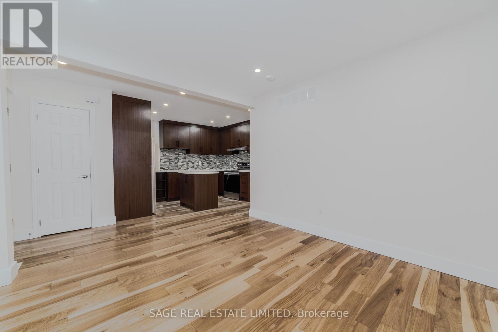 Main - 146 East 34th Street, Hamilton, Ontario  L8V 3W6 - Photo 4 - X12525102