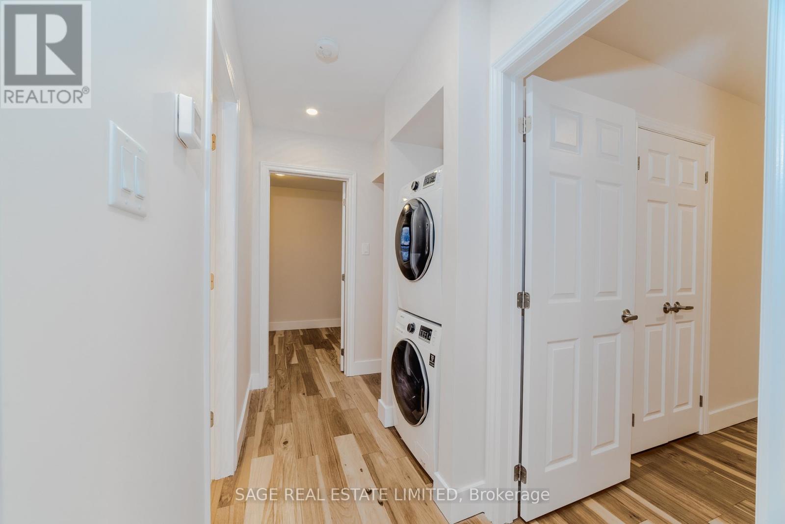 Main - 146 East 34th Street, Hamilton, Ontario  L8V 3W6 - Photo 5 - X12525102