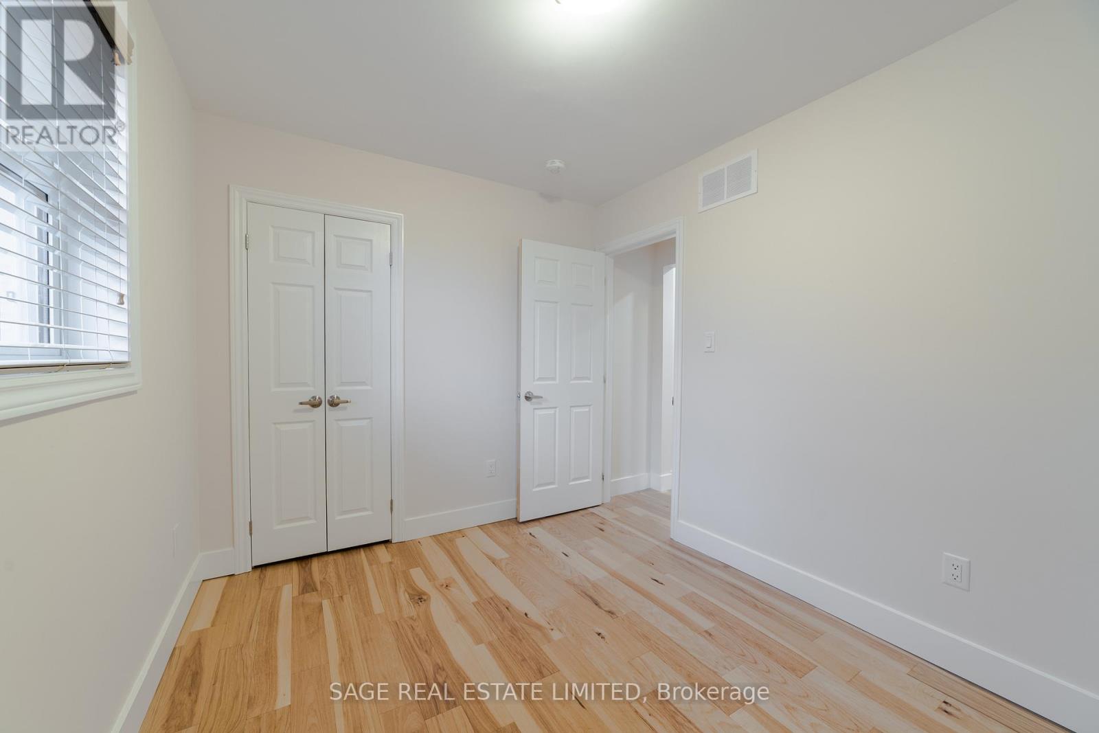 Main - 146 East 34th Street, Hamilton, Ontario  L8V 3W6 - Photo 6 - X12525102