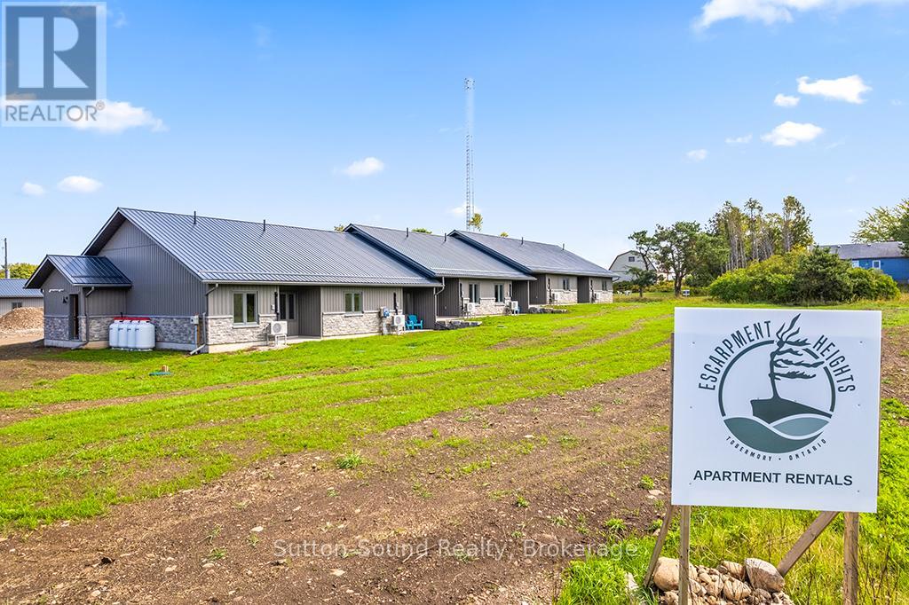 4 - 18 Maple Golf Crescent, Northern Bruce Peninsula, Ontario N0H 2R0 - Photo 2 - X12387591