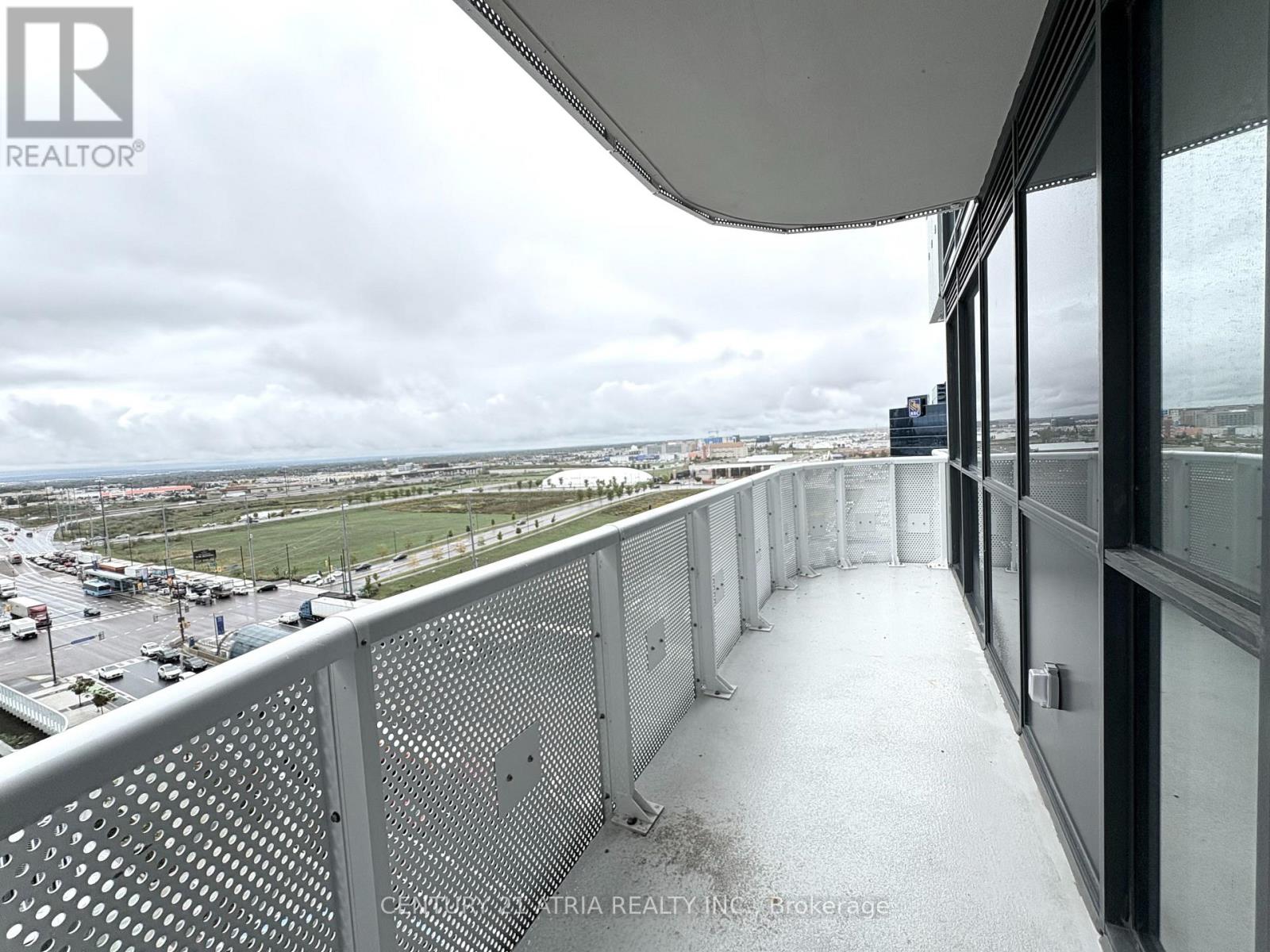 1002 - 8 Interchange Way, Vaughan, Ontario  L4K 0P8 - Photo 11 - N12525140