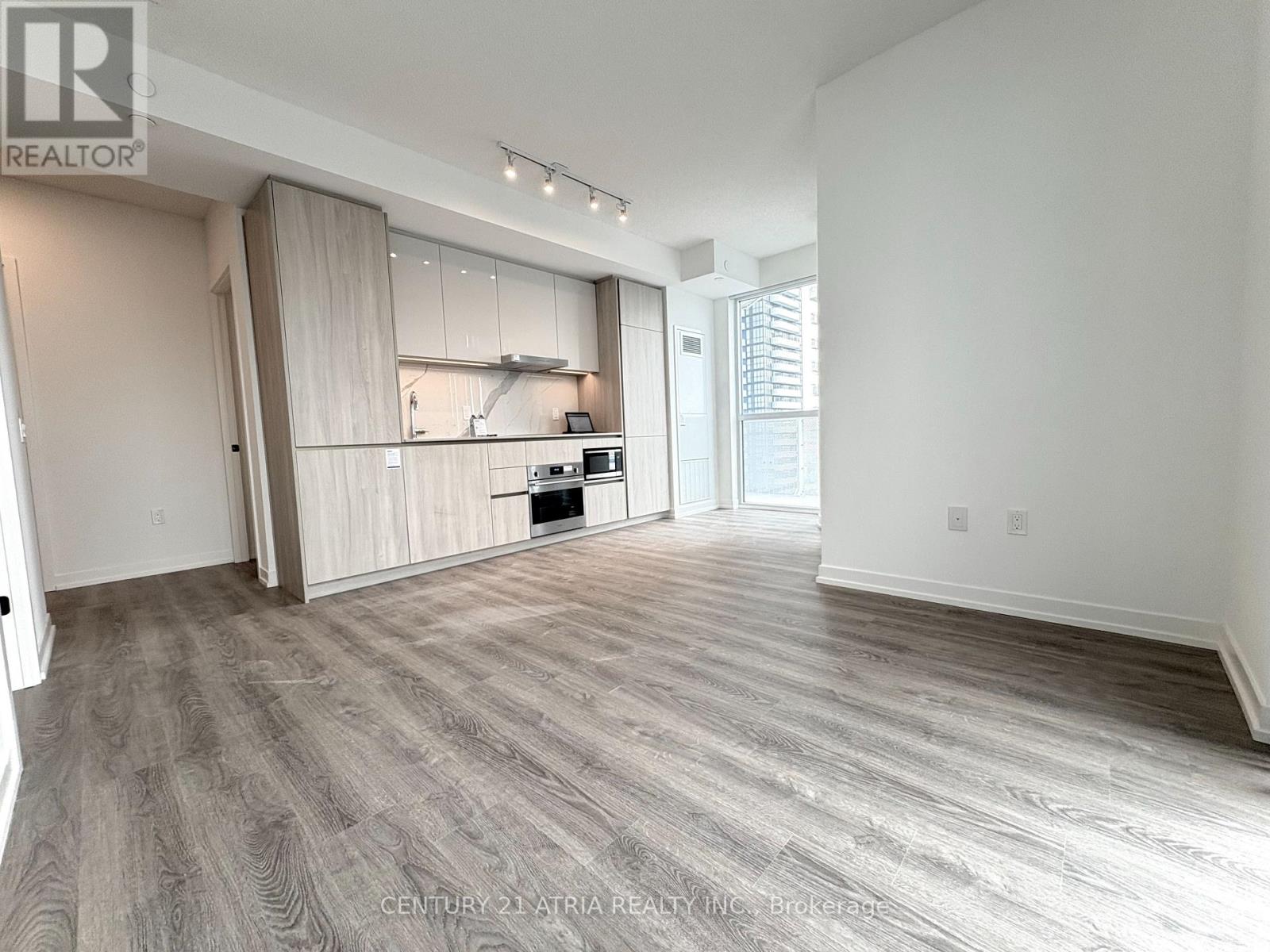 1002 - 8 Interchange Way, Vaughan, Ontario  L4K 0P8 - Photo 3 - N12525140