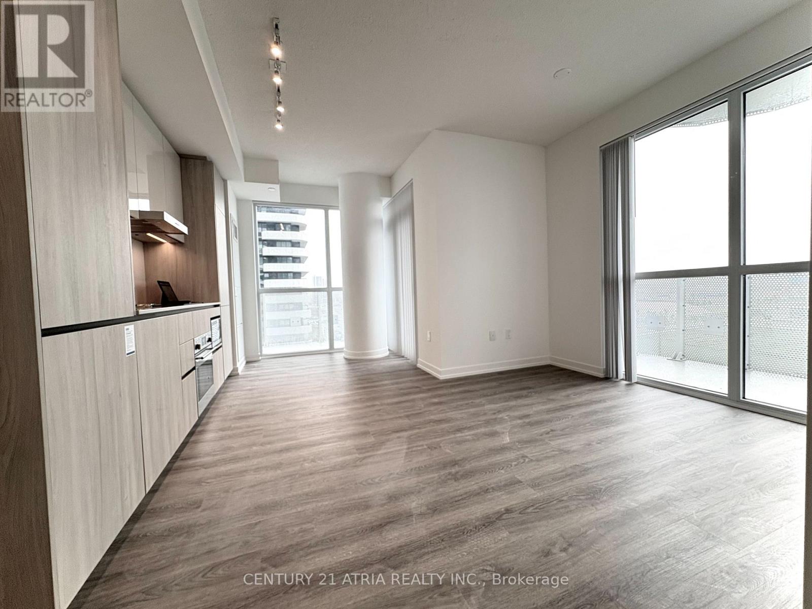 1002 - 8 Interchange Way, Vaughan, Ontario  L4K 0P8 - Photo 4 - N12525140