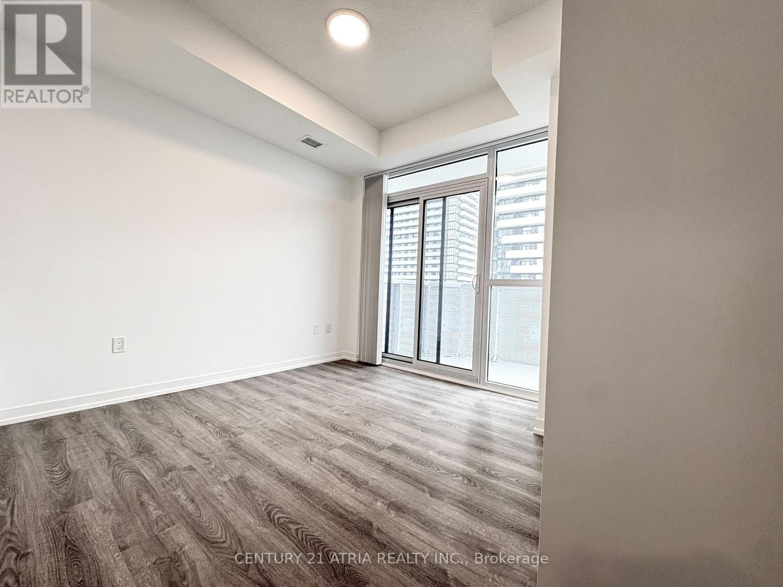 1002 - 8 Interchange Way, Vaughan, Ontario  L4K 0P8 - Photo 6 - N12525140