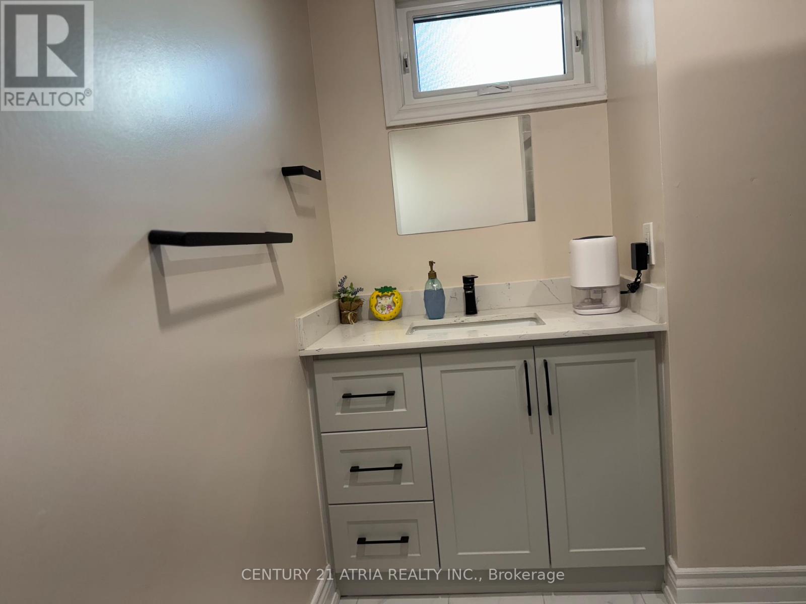 38 Henderson Drive, Aurora, Ontario  L4G 3L2 - Photo 18 - N12525158