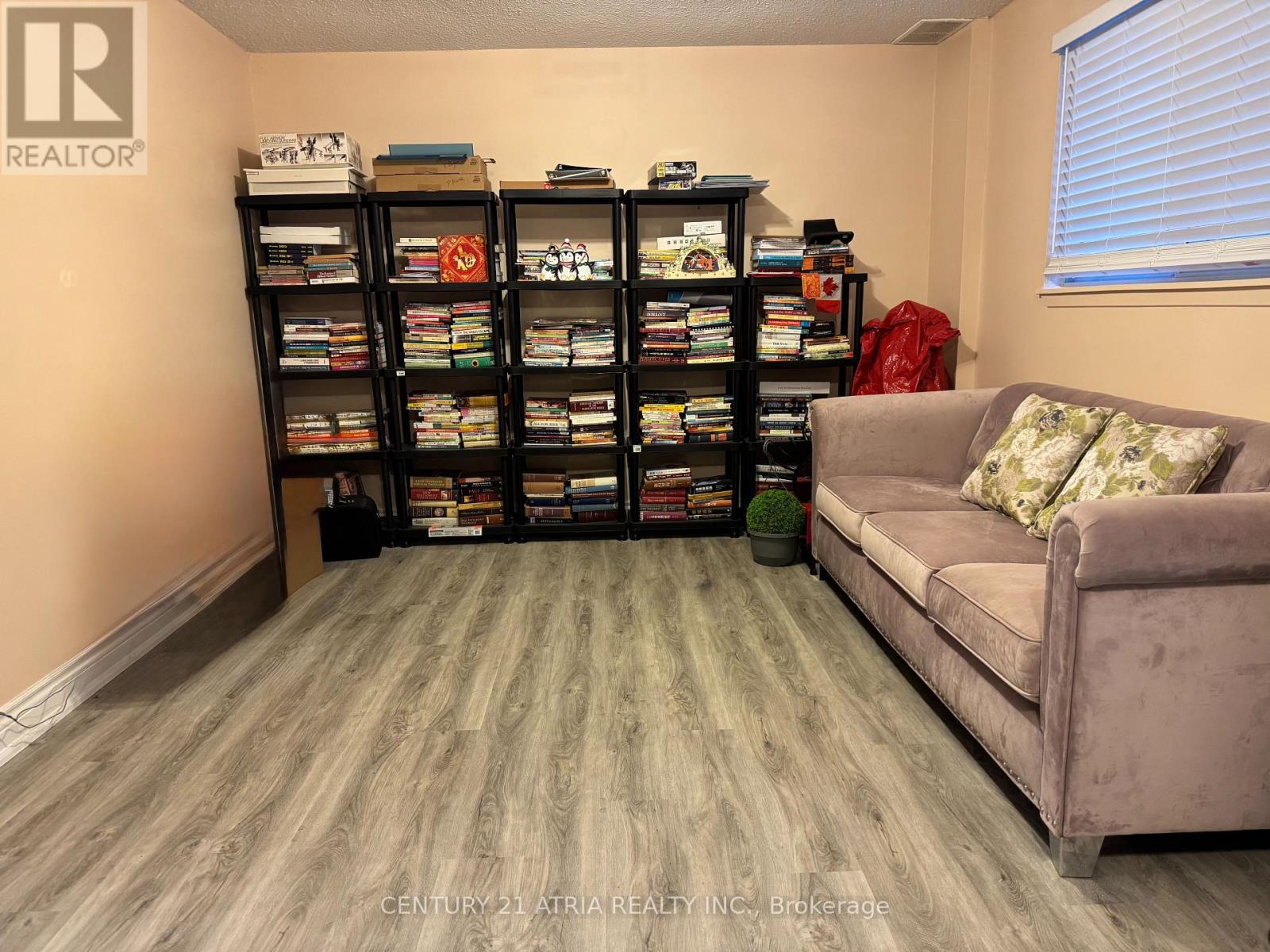 38 Henderson Drive, Aurora, Ontario  L4G 3L2 - Photo 4 - N12525158