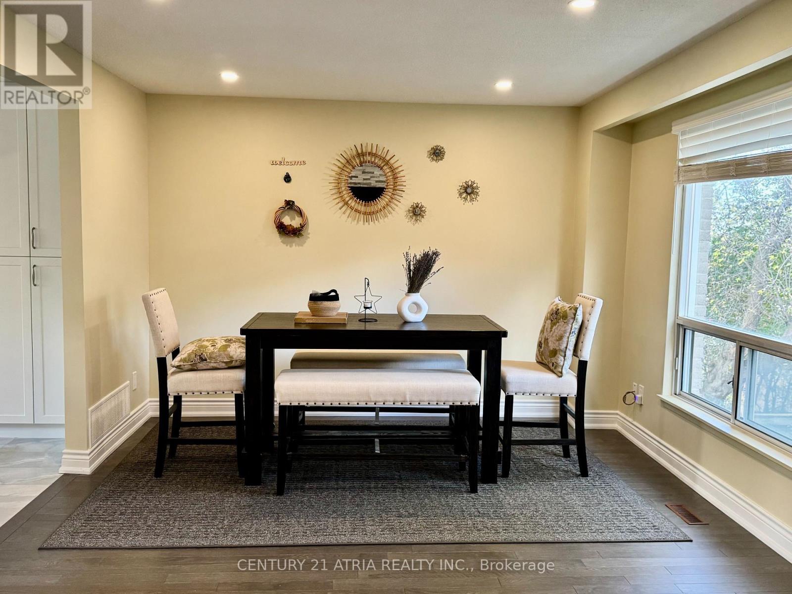 38 Henderson Drive, Aurora, Ontario  L4G 3L2 - Photo 5 - N12525158