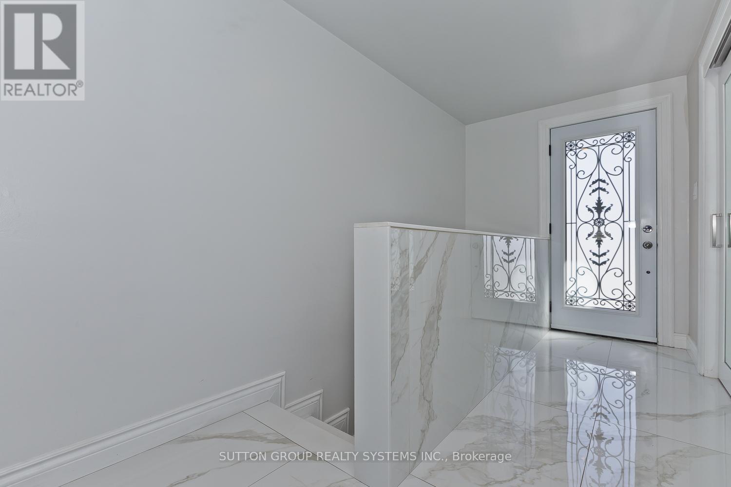 214 Ashford Drive, Barrie, Ontario  L4N 4H3 - Photo 5 - S12525128