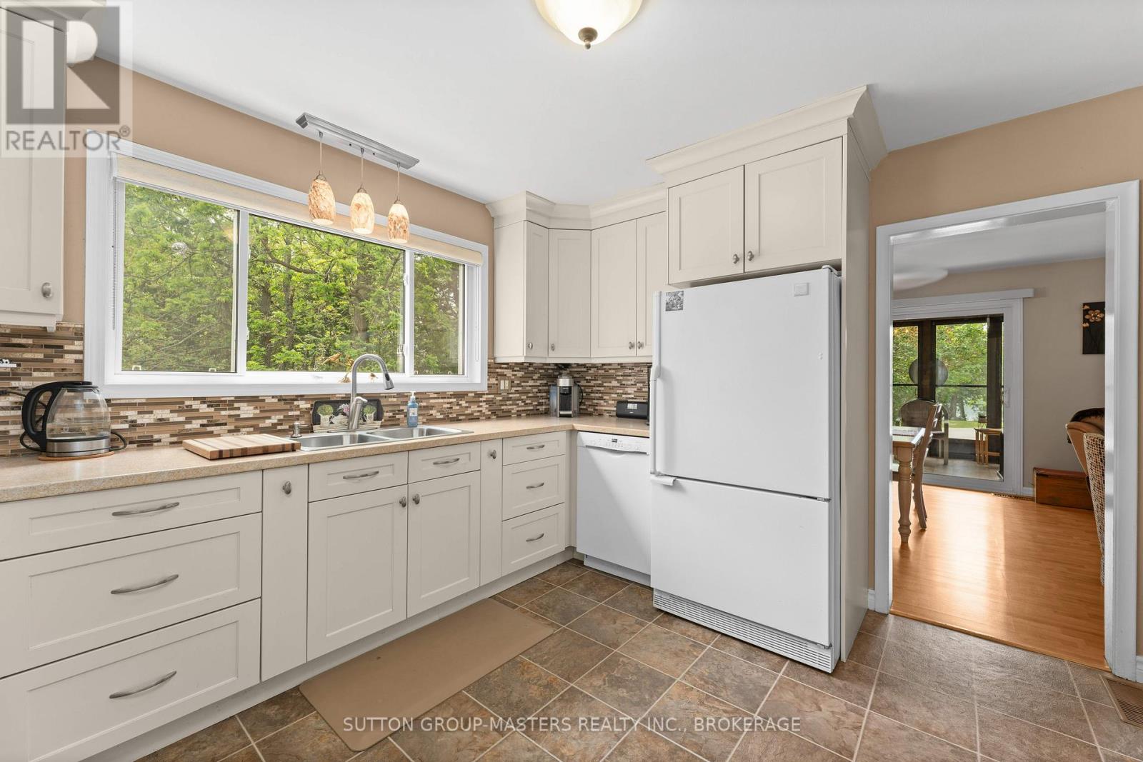 4667 Clearwater Road S, Frontenac (Frontenac South), Ontario  K0H 2T0 - Photo 15 - X12525214