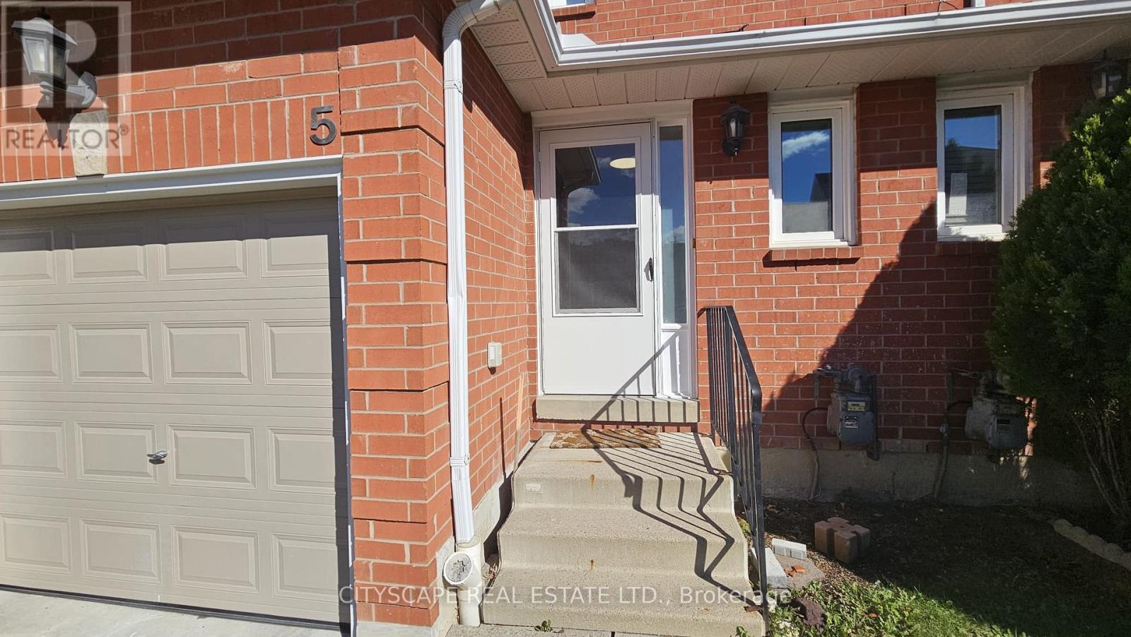 Unit 5 - 1485 Torrington Drive, Mississauga, Ontario  L5V 1Y3 - Photo 2 - W12525132