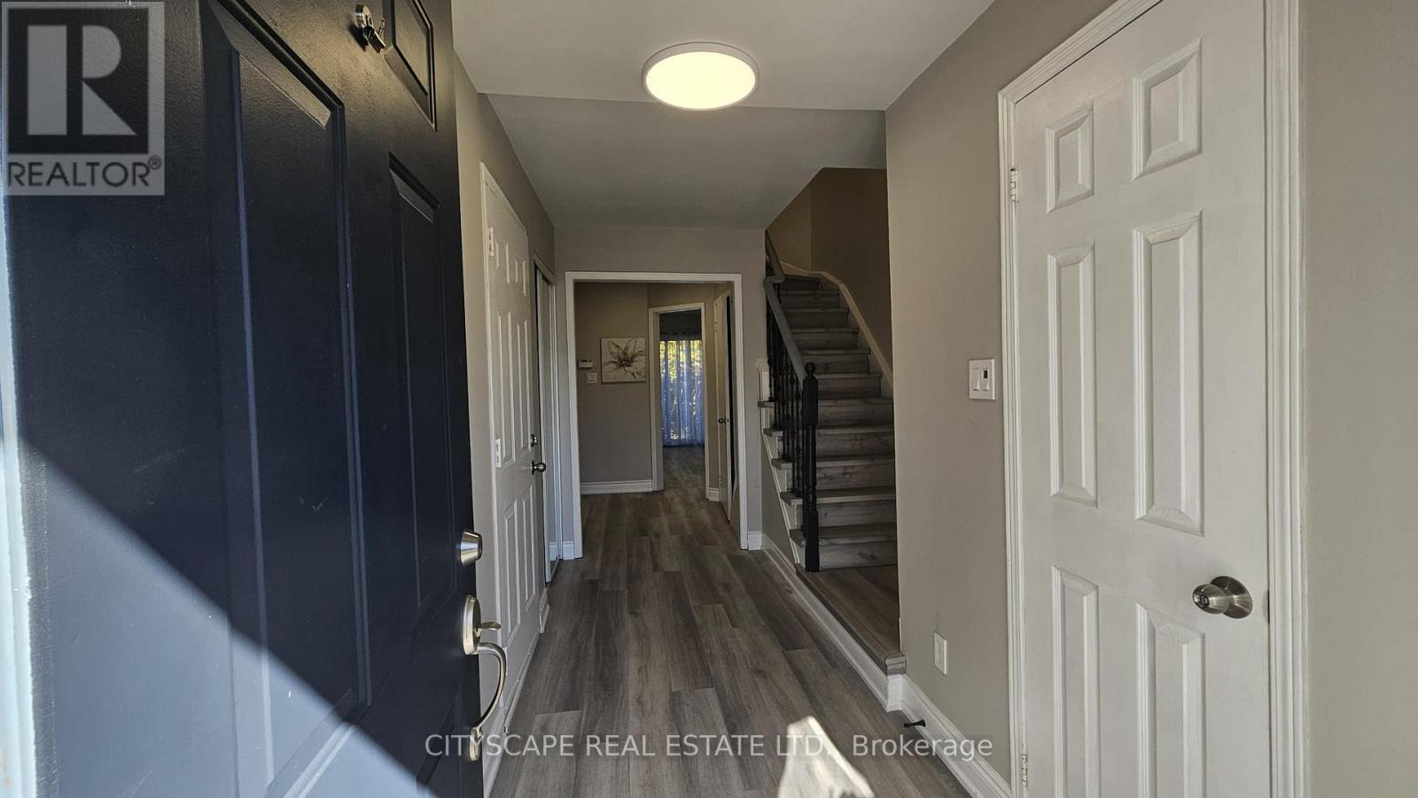 Unit 5 - 1485 Torrington Drive, Mississauga, Ontario  L5V 1Y3 - Photo 3 - W12525132