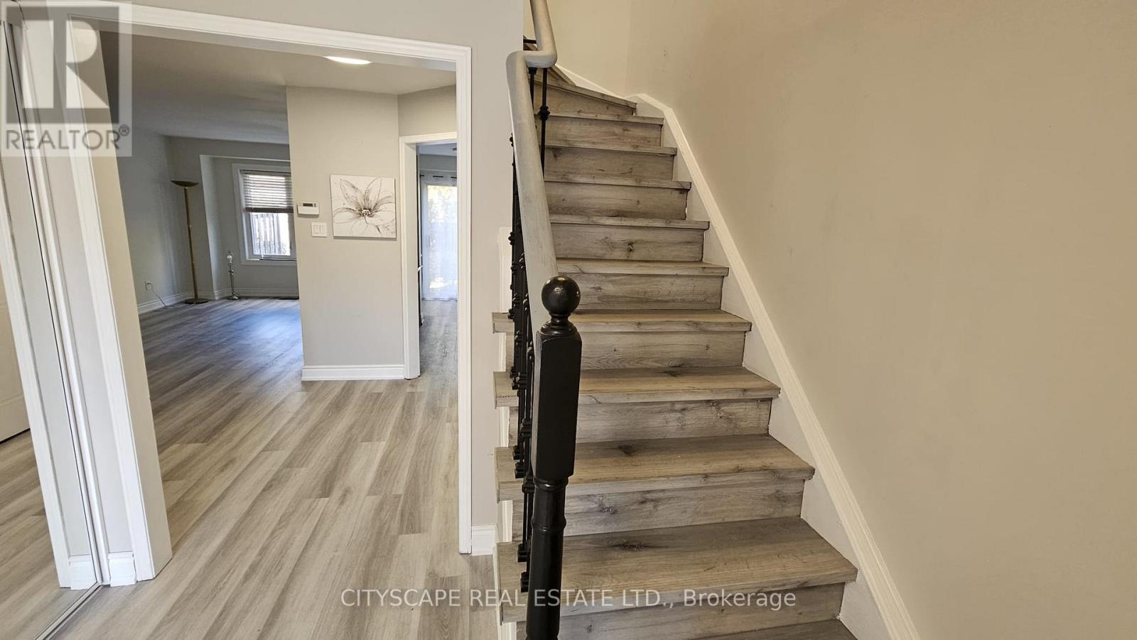 Unit 5 - 1485 Torrington Drive, Mississauga, Ontario  L5V 1Y3 - Photo 4 - W12525132