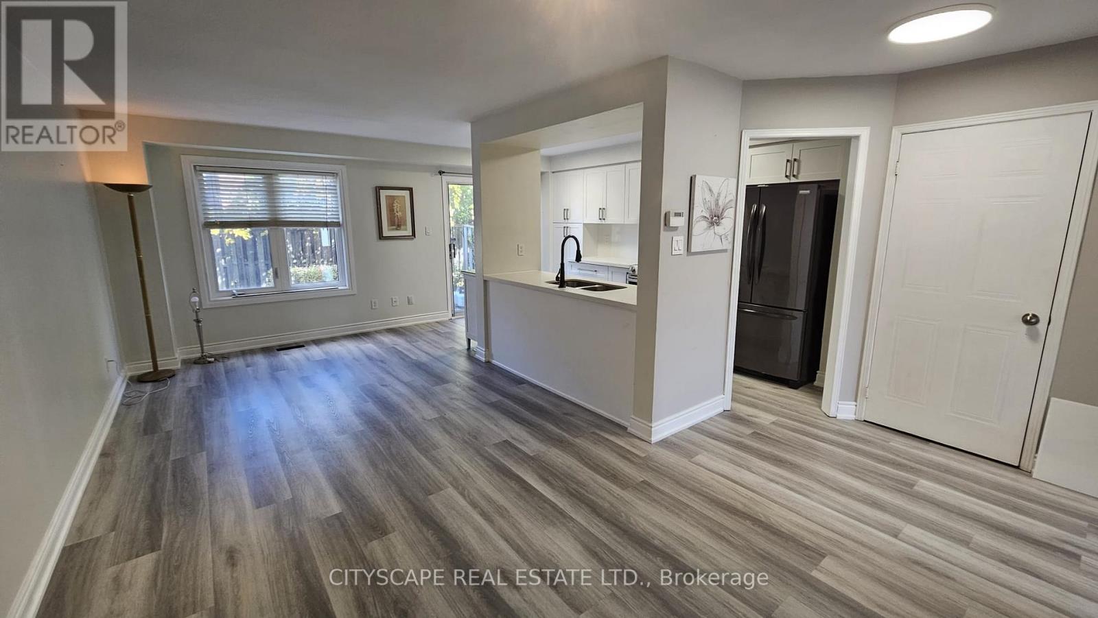 Unit 5 - 1485 Torrington Drive, Mississauga, Ontario  L5V 1Y3 - Photo 7 - W12525132