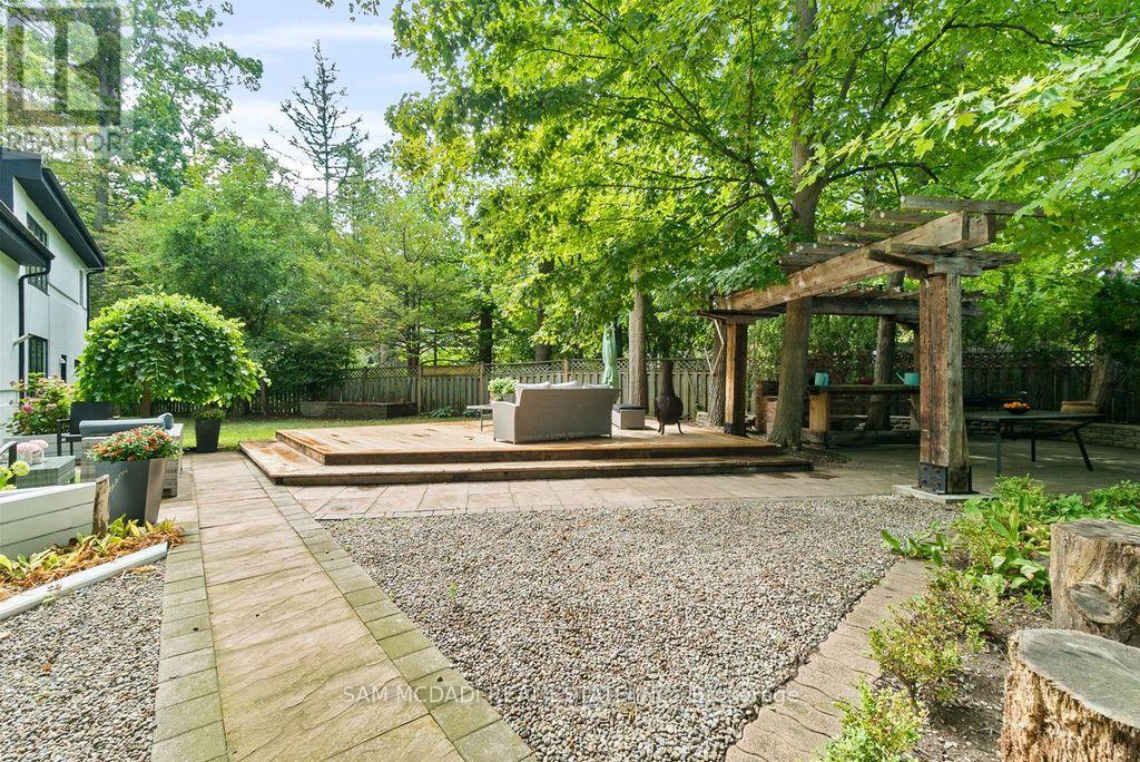 988 Tennyson Avenue, Mississauga, Ontario  L5H 2Z1 - Photo 11 - W12525148