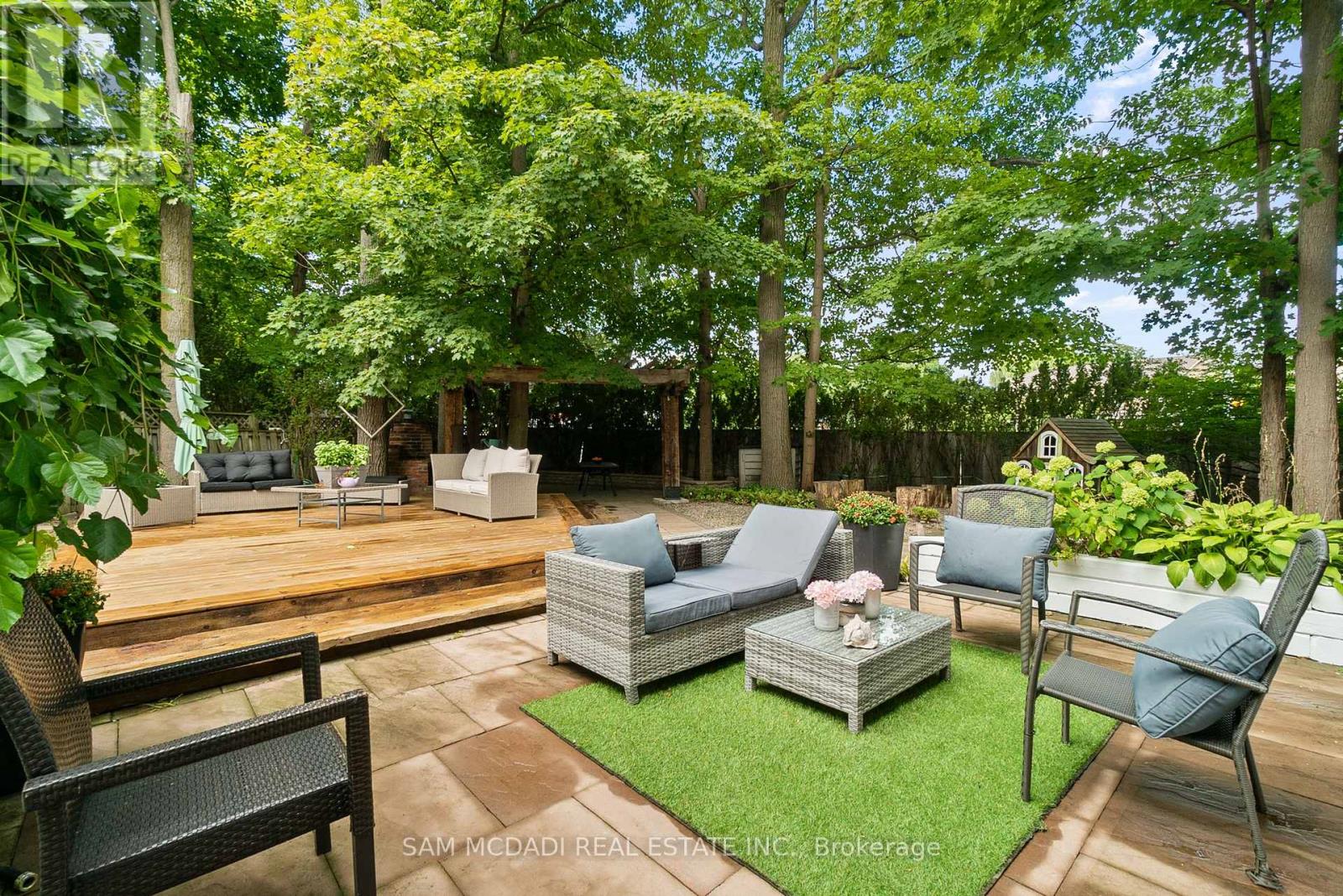 988 Tennyson Avenue, Mississauga, Ontario  L5H 2Z1 - Photo 12 - W12525148