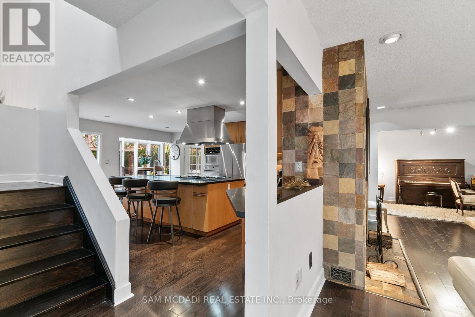 988 Tennyson Avenue, Mississauga, Ontario  L5H 2Z1 - Photo 18 - W12525148