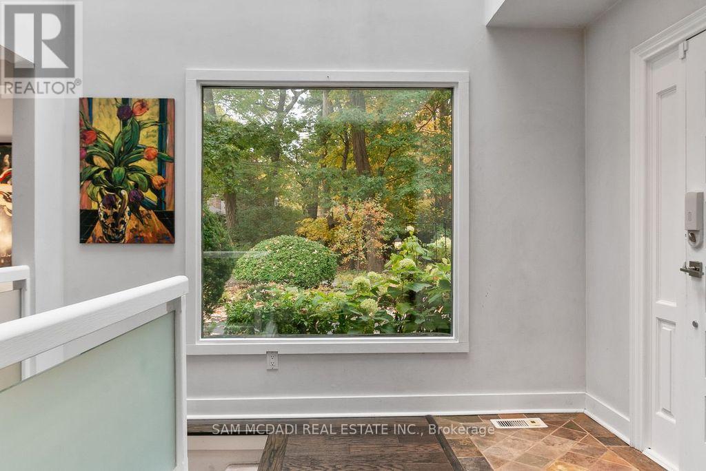 988 Tennyson Avenue, Mississauga, Ontario  L5H 2Z1 - Photo 26 - W12525148