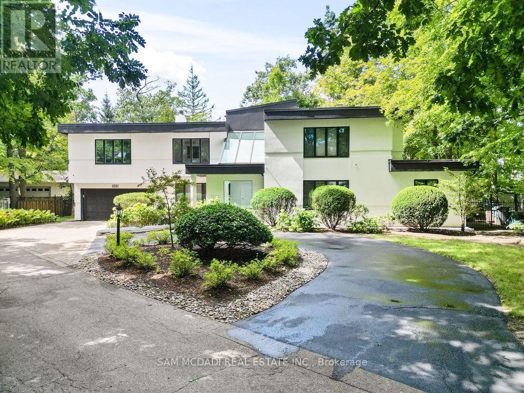 988 Tennyson Avenue, Mississauga, Ontario  L5H 2Z1 - Photo 3 - W12525148