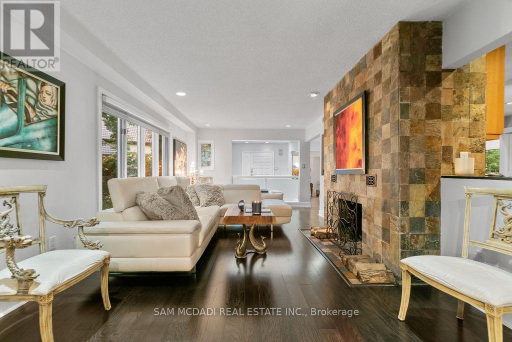 988 Tennyson Avenue, Mississauga, Ontario  L5H 2Z1 - Photo 34 - W12525148