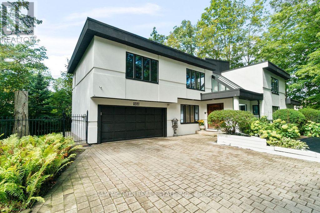 988 Tennyson Avenue, Mississauga, Ontario  L5H 2Z1 - Photo 4 - W12525148