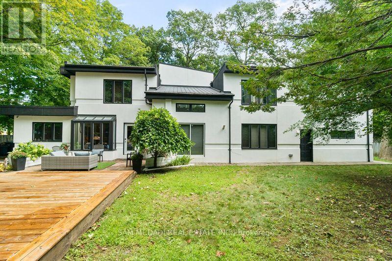 988 Tennyson Avenue, Mississauga, Ontario  L5H 2Z1 - Photo 5 - W12525148