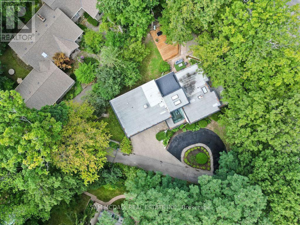 988 Tennyson Avenue, Mississauga, Ontario  L5H 2Z1 - Photo 6 - W12525148