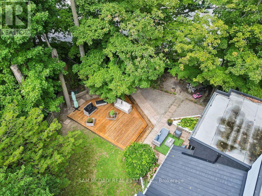 988 Tennyson Avenue, Mississauga, Ontario  L5H 2Z1 - Photo 7 - W12525148