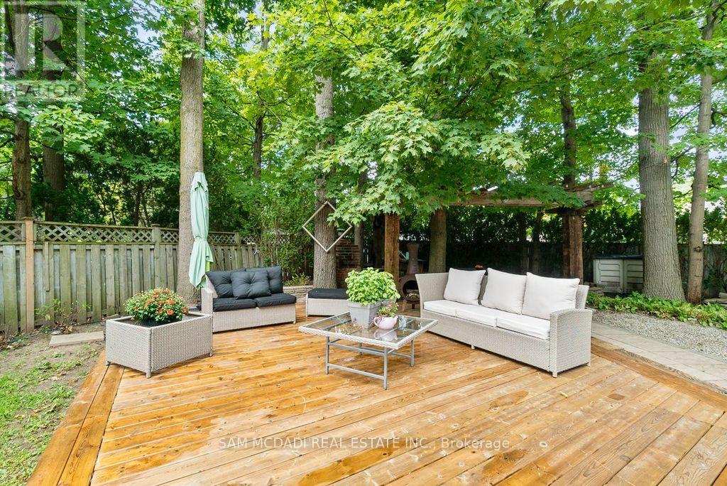 988 Tennyson Avenue, Mississauga, Ontario  L5H 2Z1 - Photo 8 - W12525148