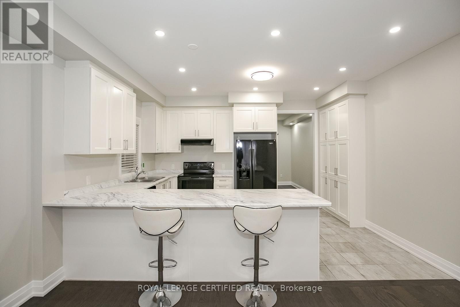 32 Dalbeattie Drive, Brampton, Ontario  L6Y 6H6 - Photo 14 - W12525152