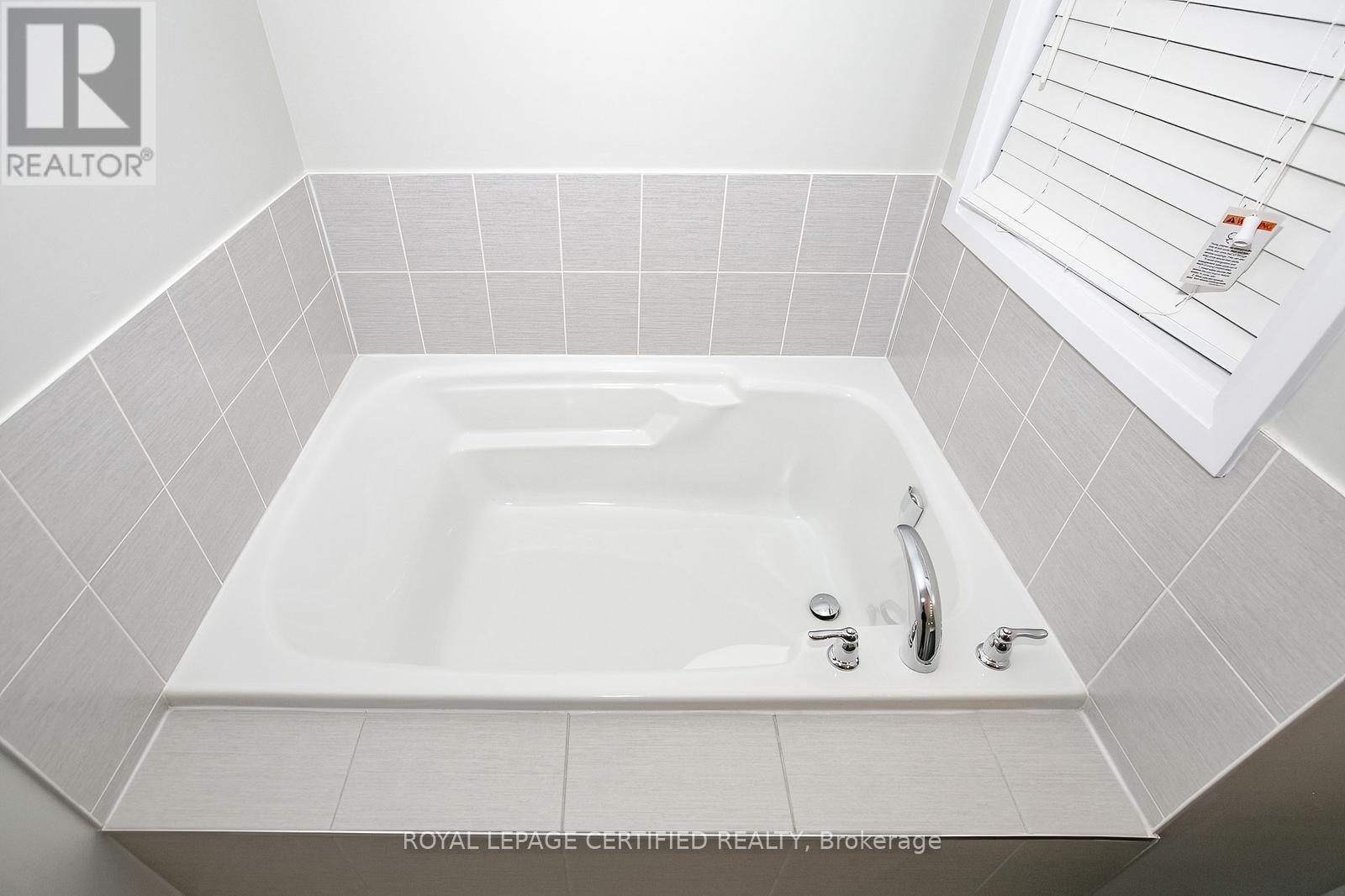 32 Dalbeattie Drive, Brampton, Ontario  L6Y 6H6 - Photo 30 - W12525152