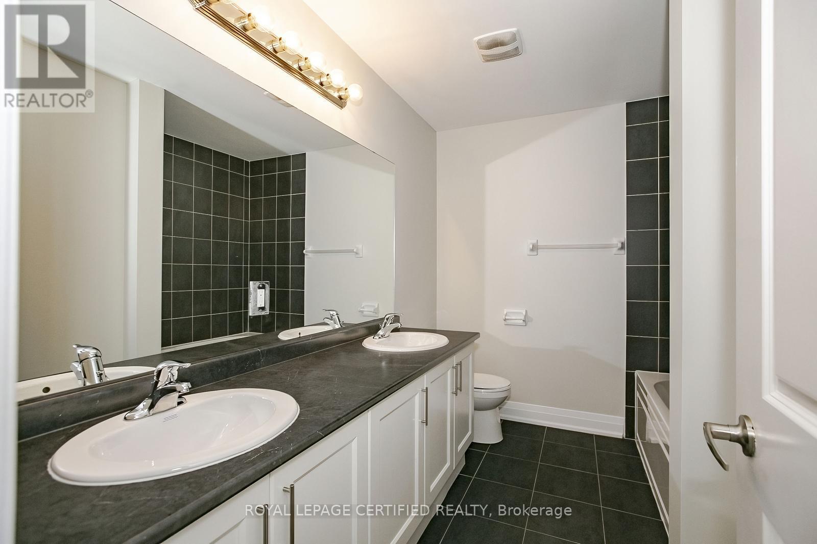 32 Dalbeattie Drive, Brampton, Ontario  L6Y 6H6 - Photo 34 - W12525152