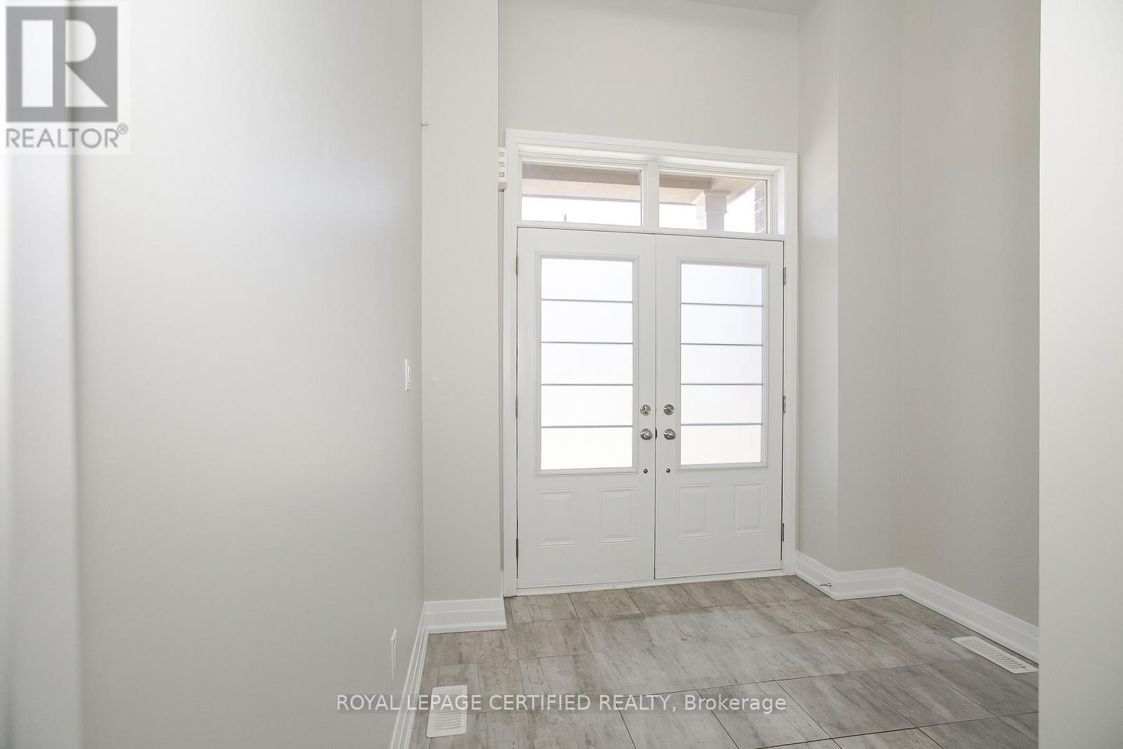 32 Dalbeattie Drive, Brampton, Ontario  L6Y 6H6 - Photo 5 - W12525152