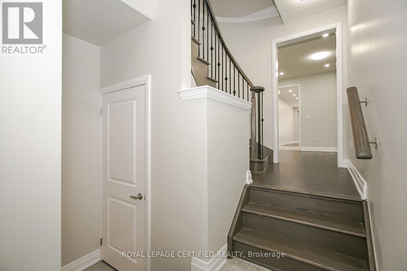 32 Dalbeattie Drive, Brampton, Ontario  L6Y 6H6 - Photo 7 - W12525152