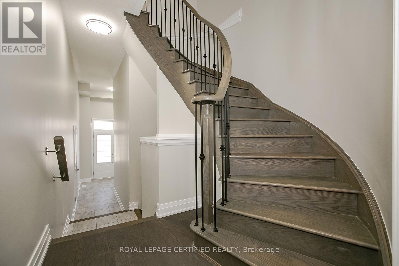 32 Dalbeattie Drive, Brampton, Ontario  L6Y 6H6 - Photo 8 - W12525152