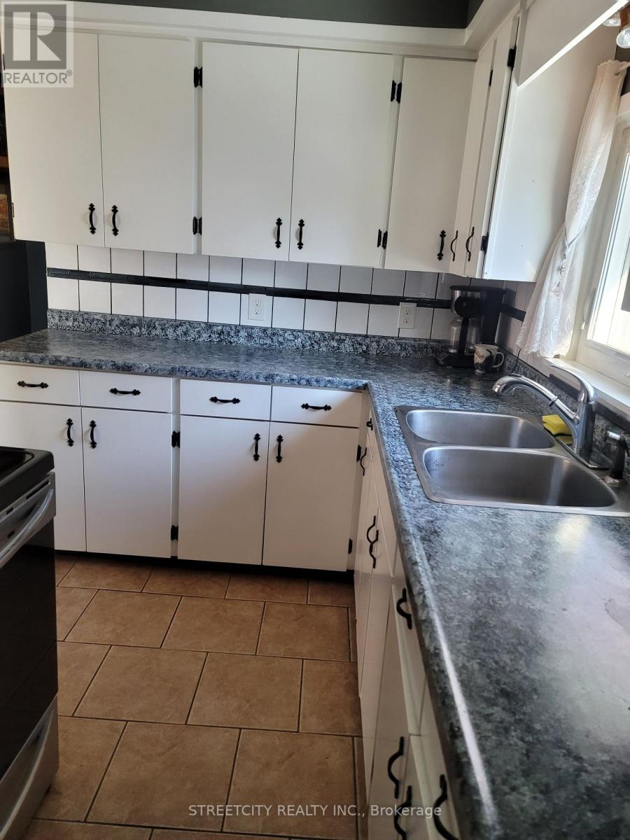 156 Maple Street, West Elgin, Ontario  N0L 2C0 - Photo 7 - X12525242