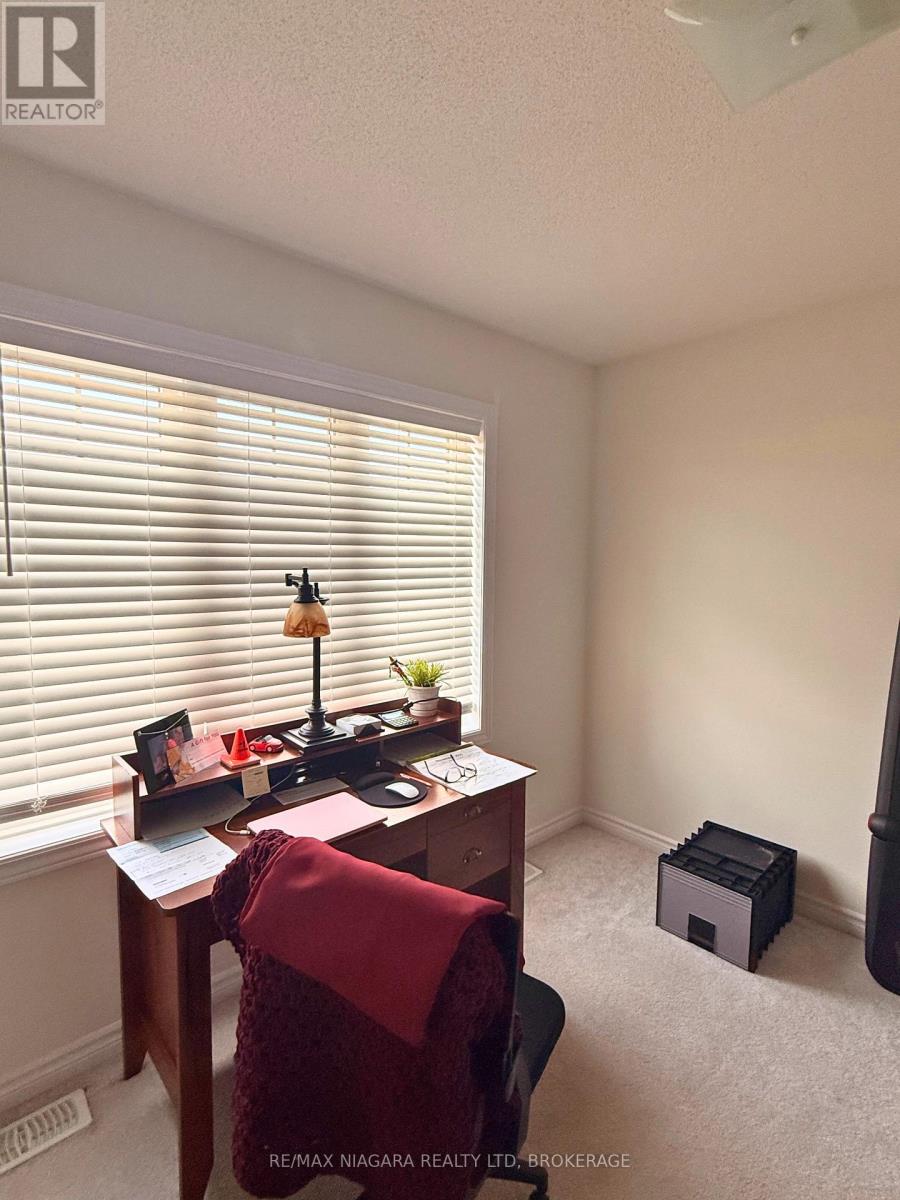 43 Cottonwood Crescent, Welland, Ontario L3B 0J4 - Photo 10 - X12525194