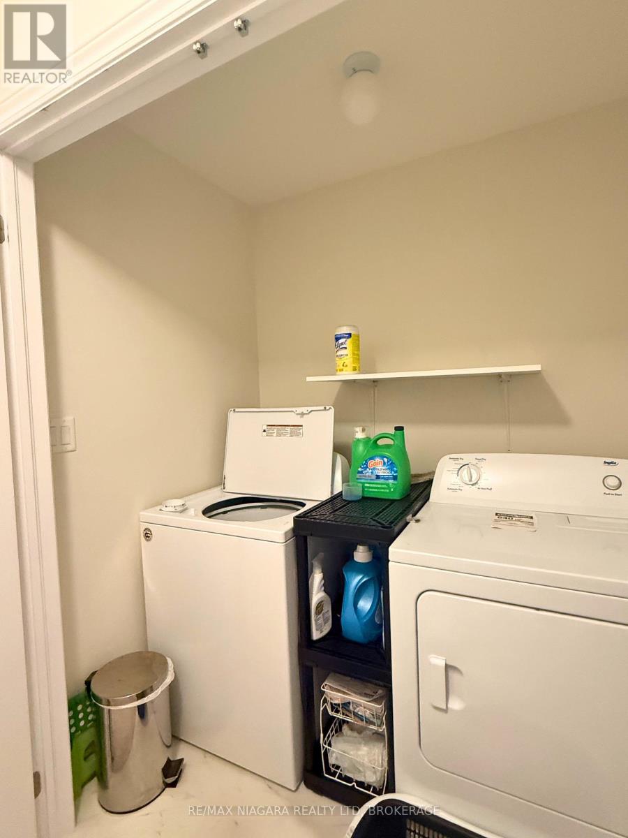 43 Cottonwood Crescent, Welland, Ontario L3B 0J4 - Photo 14 - X12525194